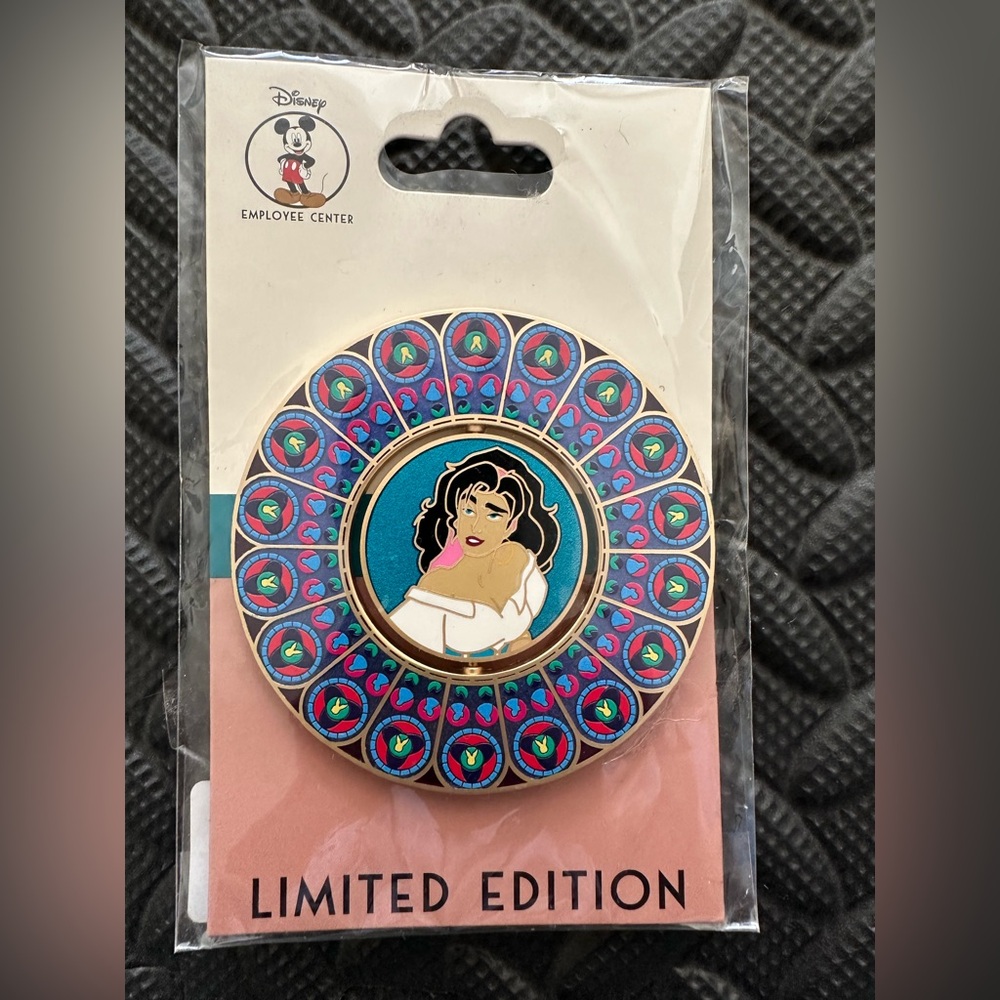 EC Limited Edition Hunchback of Notre Dame Esmeralda & Frolo Spinner Window Pin
